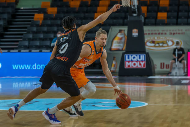 他不仅在国 他不仅在国