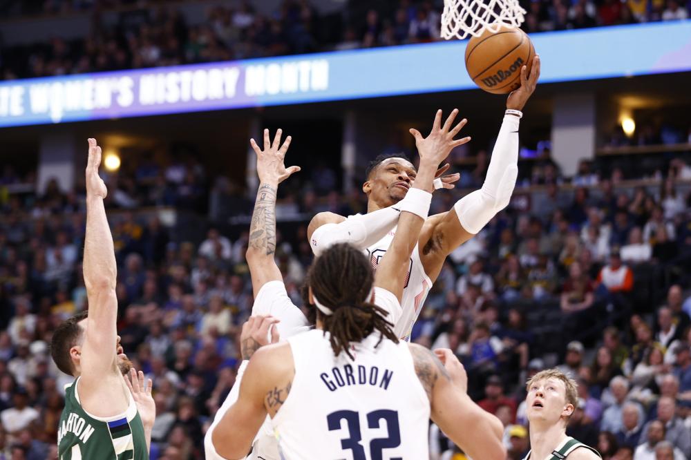 在逆境中重 在逆境中重