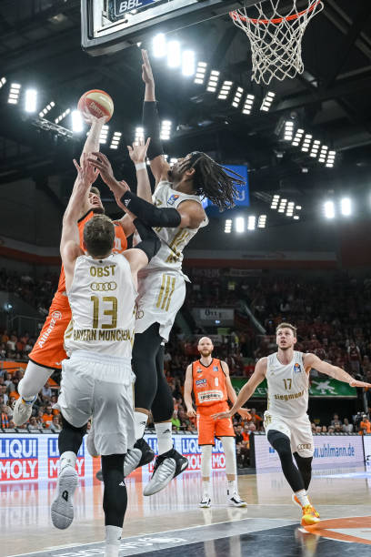 尤其是阿诺 尤其是阿诺